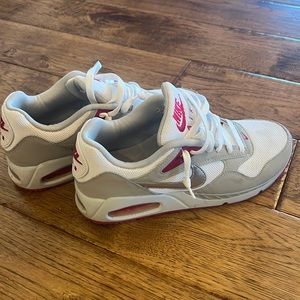 Nike Air 8.5 women’s